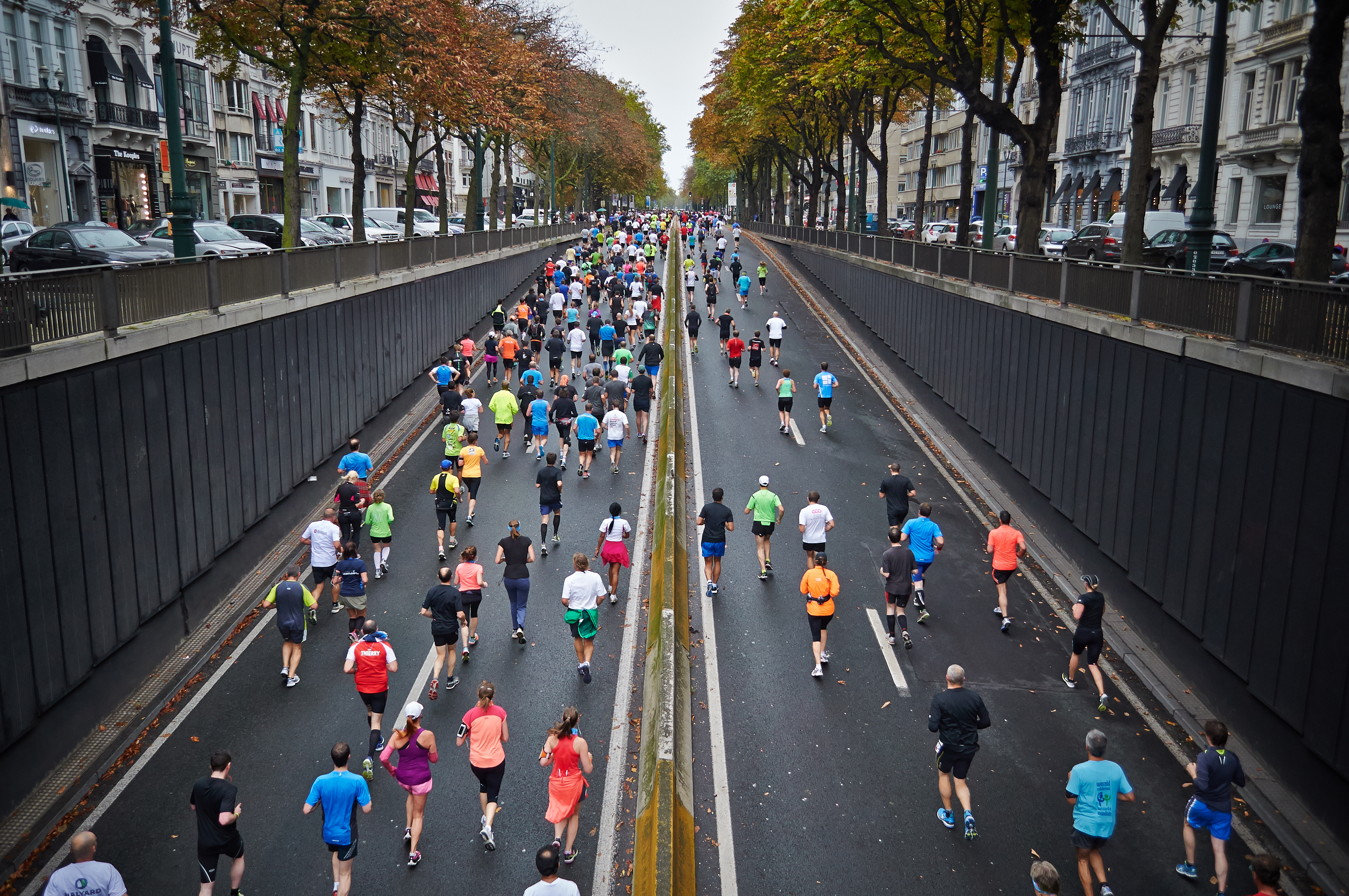 massive crowd running